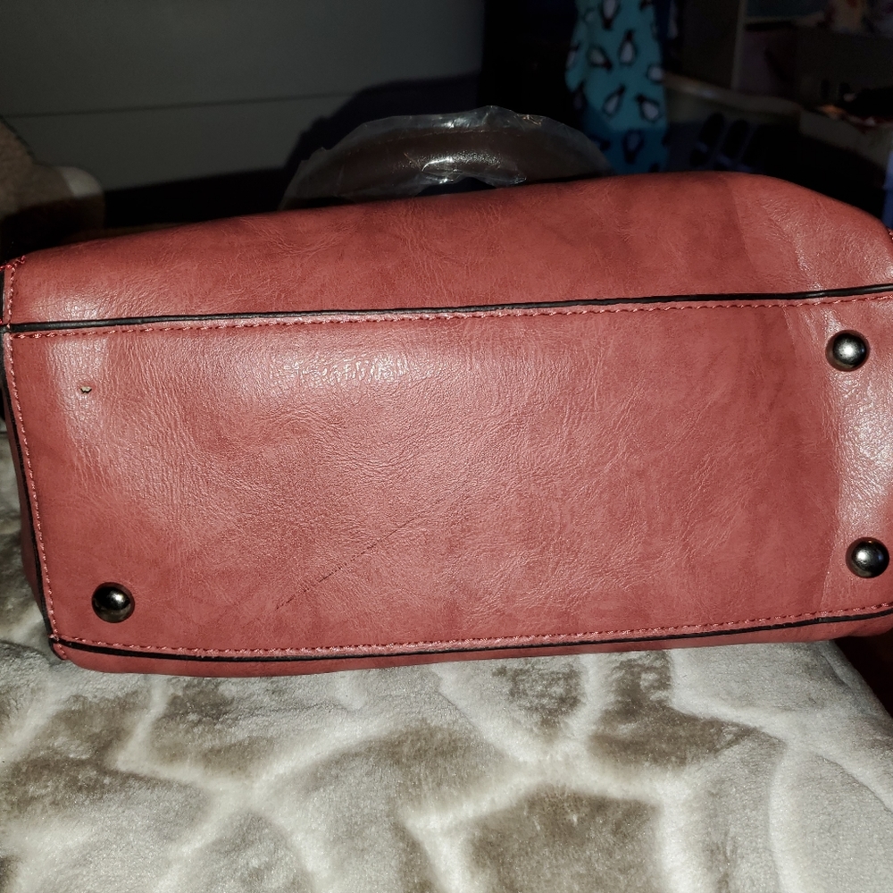 5 for $25 | NWOT Pink Handbag, Crossbody Bag, Wristlet, & Wallet Set *Minor Flaw - Picture 14 of 14